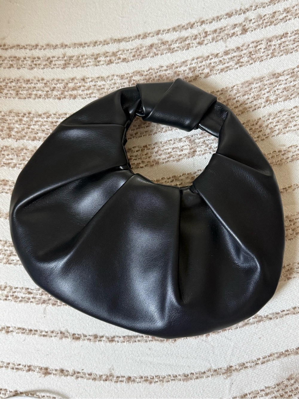 Black Leather Knot Round Pleated Bag
